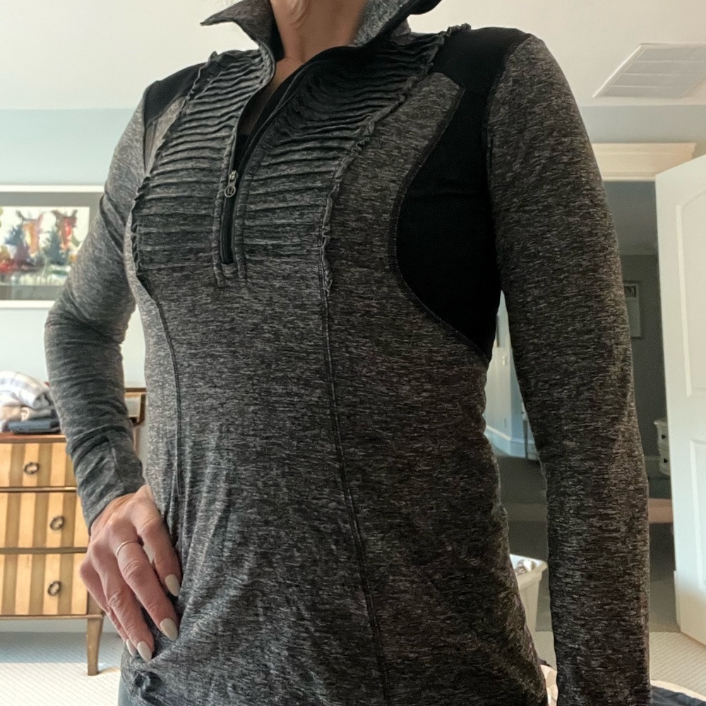 Lululemon balck and gray 3/4 zip